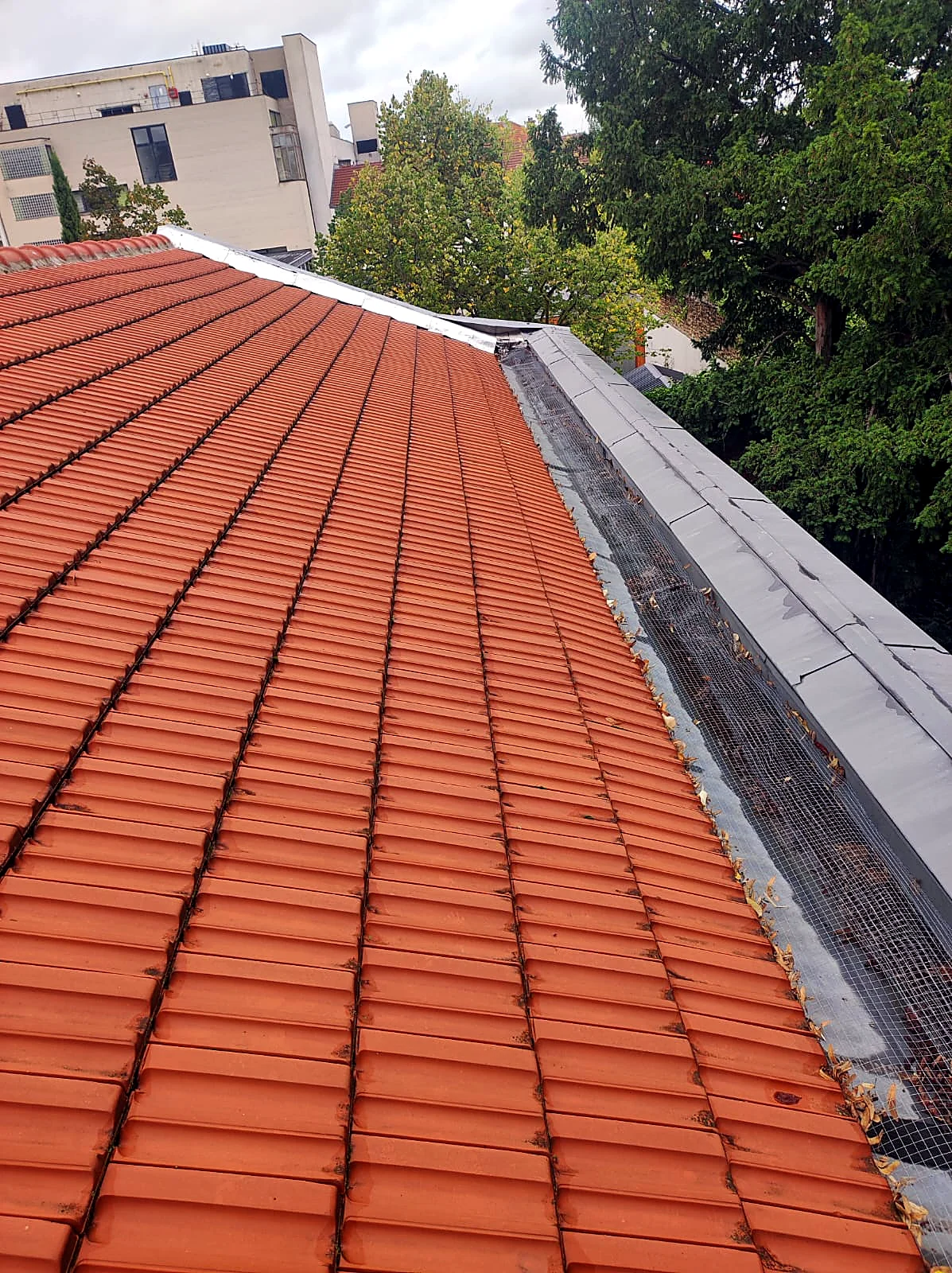 Couverture tuiles neuves et faîtage