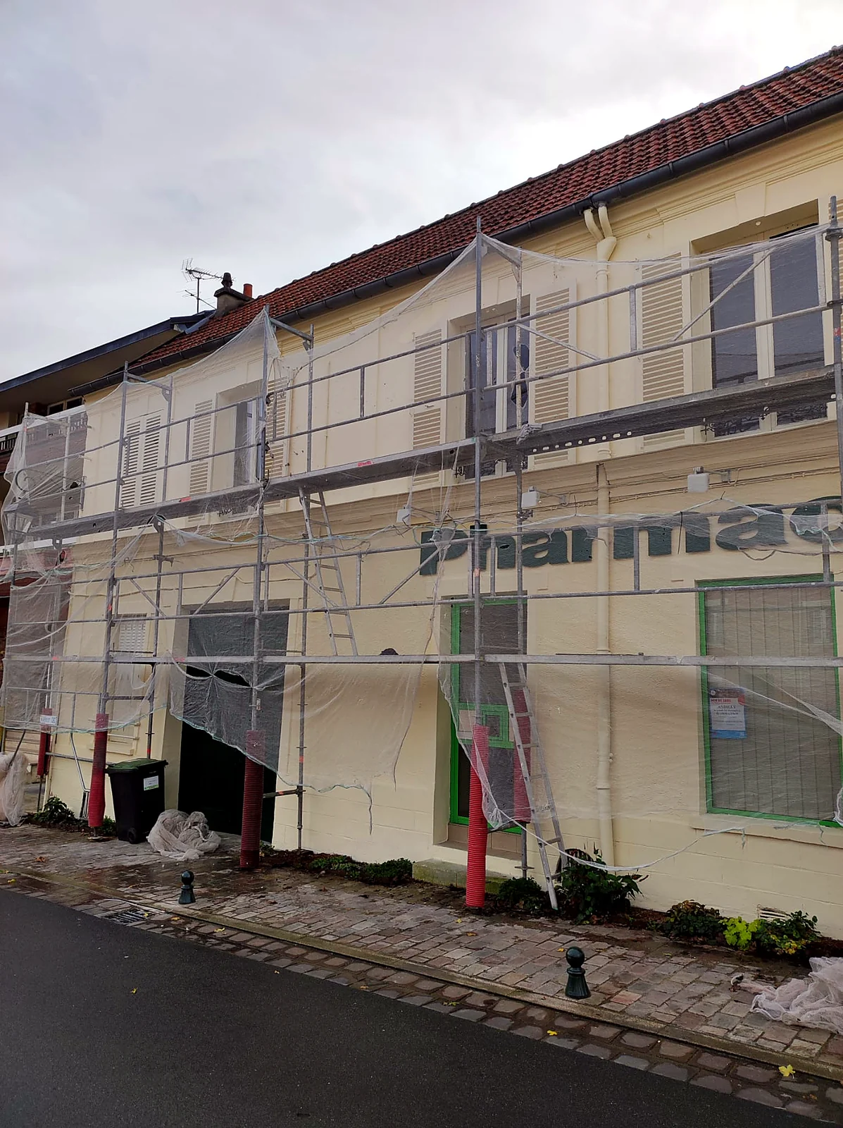 Ravalement de façade d'un immeuble de centre-ville
